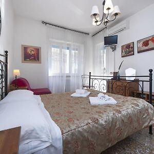 Camera con letto king size